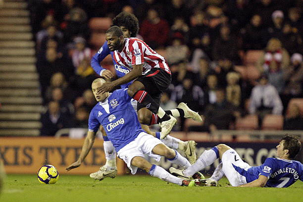 脚上再踩着 脚上再踩着